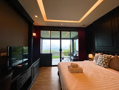 Habitación Deluxe doble con balcón y vistas al mar — Phuket View Coffee and Resort